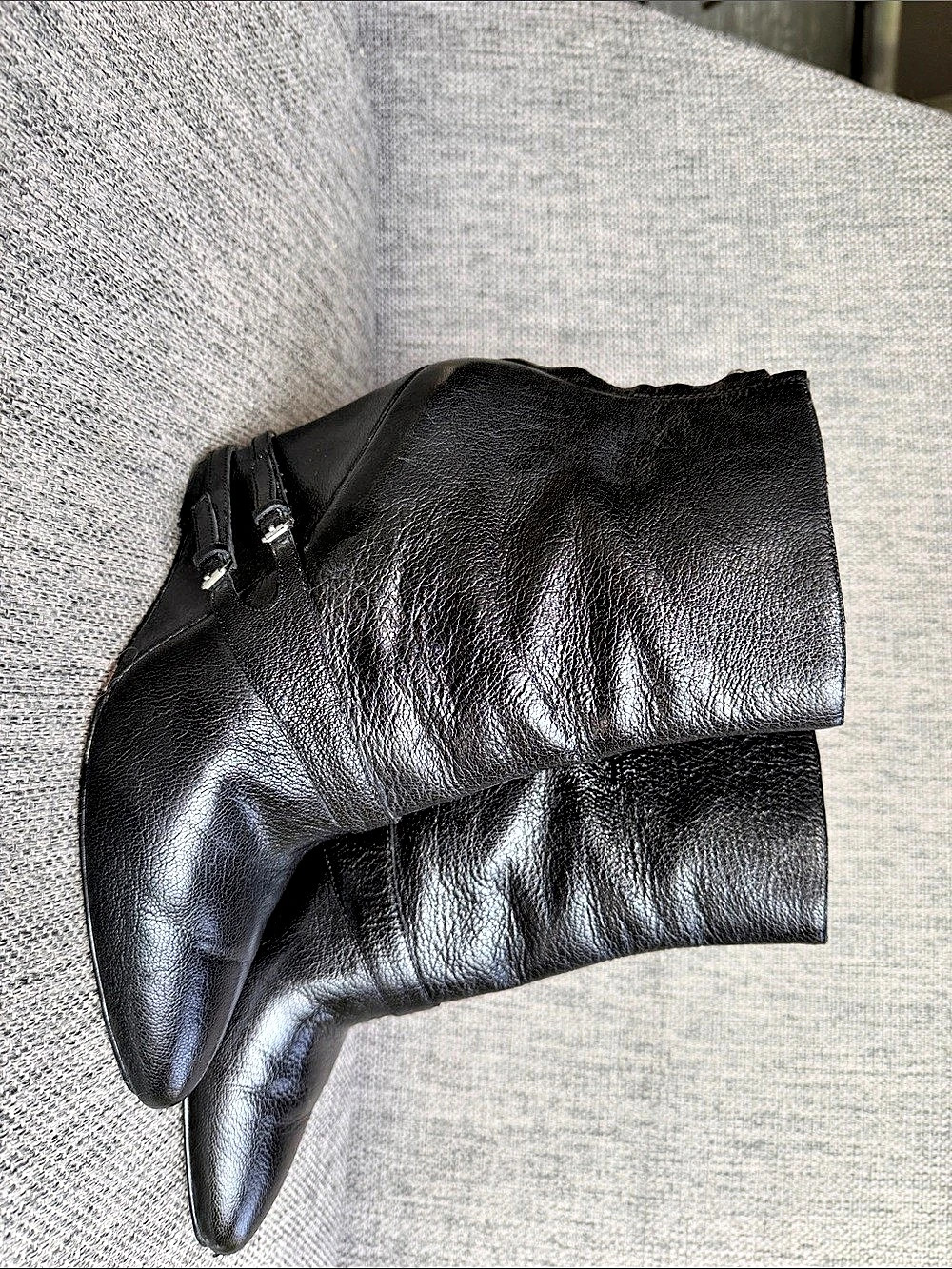 Elizabeth and James (from The Rowe founders) Black Leather Ankle Booties Like Ne